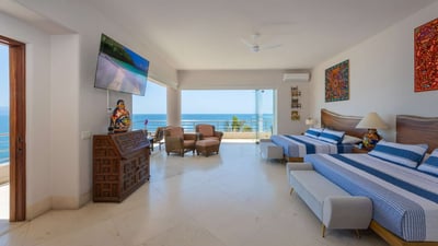 Luxury Villa Photo #31