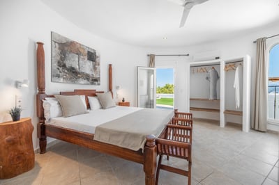 Luxury Villa Photo #46