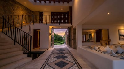 Luxury Villa Photo #18