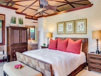 Luxury Villa Photo #23