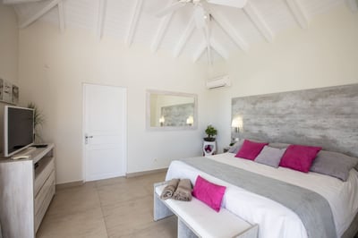 Luxury Villa Photo #26