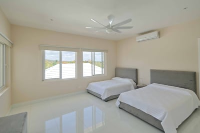 Luxury Villa Photo #25