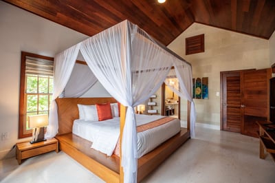 Luxury Villa Photo #13