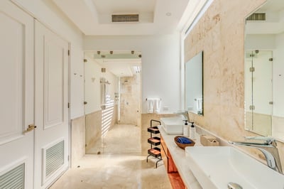 Luxury Villa Photo #38