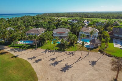 Tortuga D9 - Newly renovated golf villa located just steps from private beach