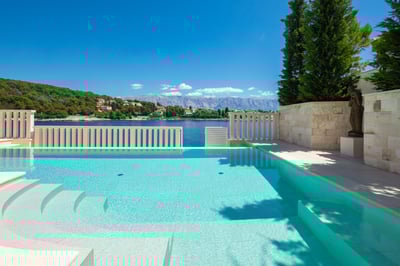 Luxury Villa Photo #18