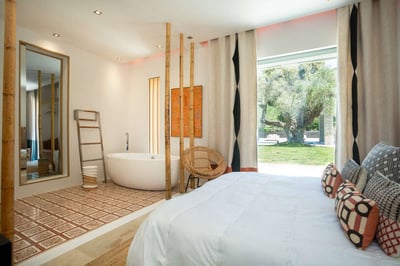 Luxury Villa Photo #18