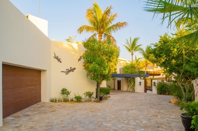 Luxury Villa Photo #42
