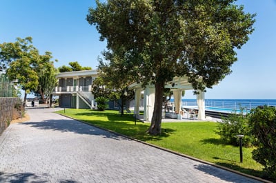 Luxury Villa Photo #11