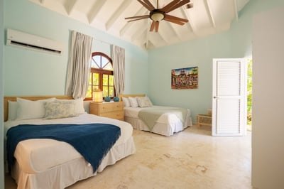 Luxury Villa Photo #21