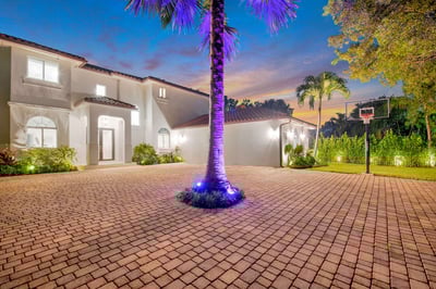 Luxury Villa Photo #12