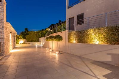 Luxury Villa Photo #5