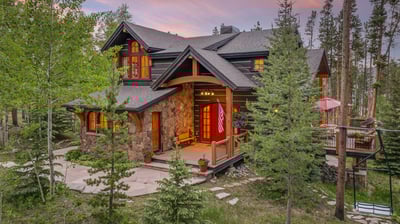 Exterior of Cypress Mountain Lodge