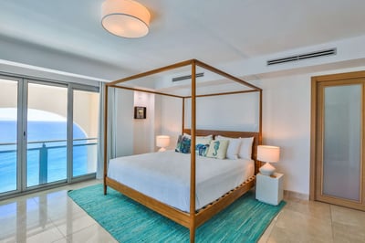Luxury Villa Photo #28