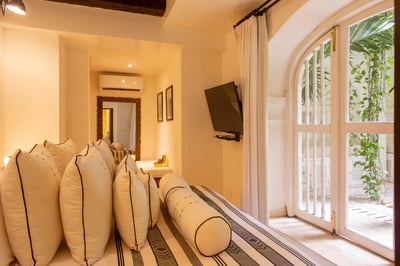 Luxury Villa Photo #31