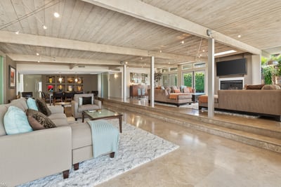 Luxury Villa Photo #18