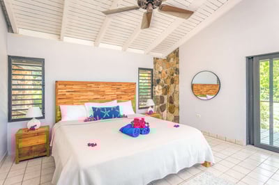 Luxury Villa Photo #23