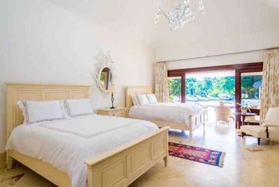 Luxury Villa Photo #19