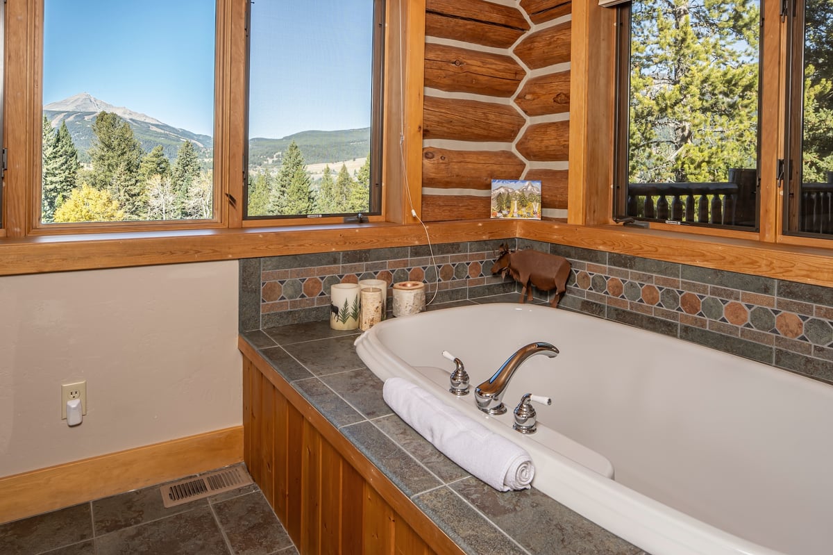 Huckleberry Hideaway