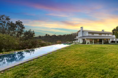 Luxury Villa Photo #4