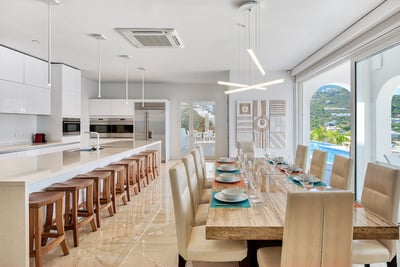 Luxury Villa Photo #17