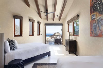 Luxury Villa Photo #32