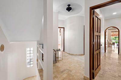 Luxury Villa Photo #25