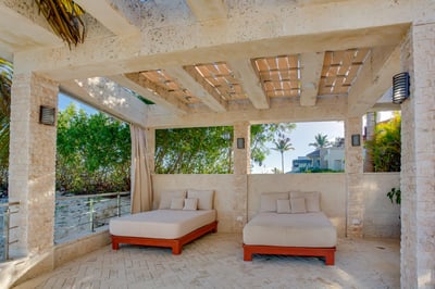 Luxury Villa Photo #19