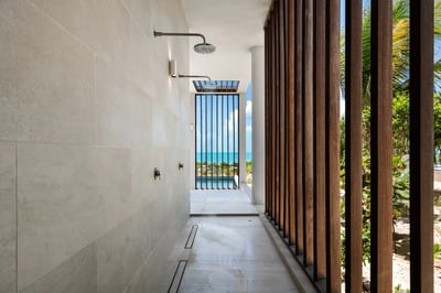 Luxury Villa Photo #26