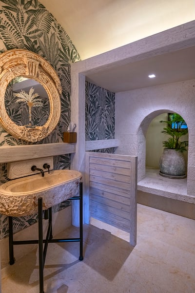 Luxury Villa Photo #24