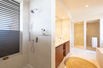 Luxury Villa Photo #16