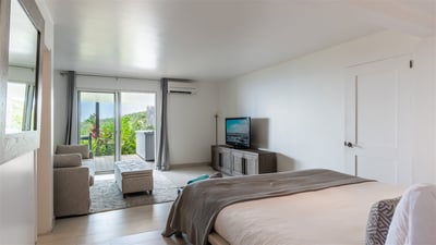 Bedroom 4: Located on the lower level. Ideal for teenagers. King size bed, mosquito nets, 
