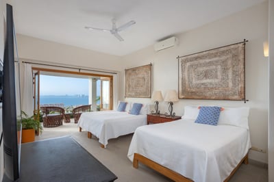 Luxury Villa Photo #38