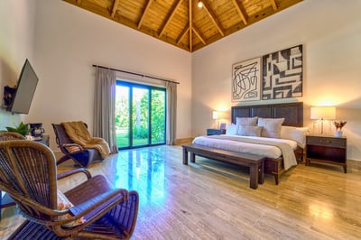 Luxury Villa Photo #17