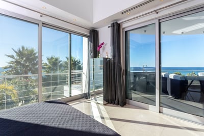 Luxury Villa Photo #28