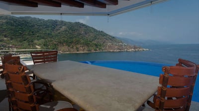 Luxury Villa Photo #3