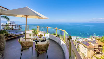 Luxury Villa Photo #15