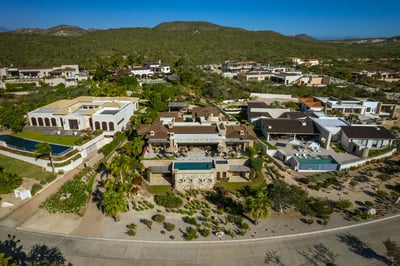 Luxury Villa Photo #38