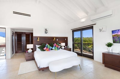 Luxury Villa Photo #23