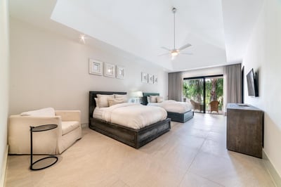 Luxury Villa Photo #28