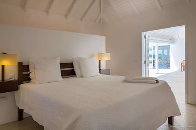 Luxury Villa Photo #32