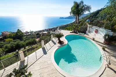 Luxury Villa Photo #4