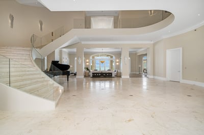 Luxury Villa Photo #39