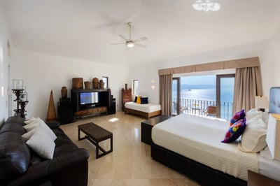 Luxury Villa Photo #23