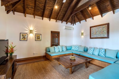 Luxury Villa Photo #4