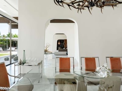 Luxury Villa Photo #17
