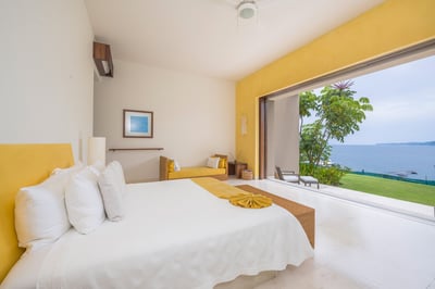 Luxury Villa Photo #46