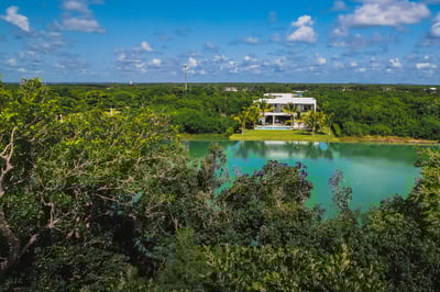 Luxury Villa Photo #3