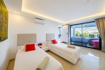 Luxury Villa Photo #28