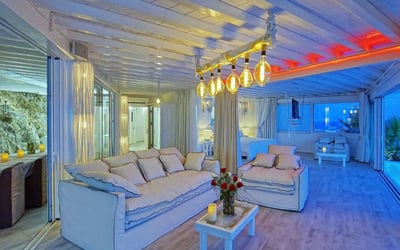 Luxury Villa Photo #11